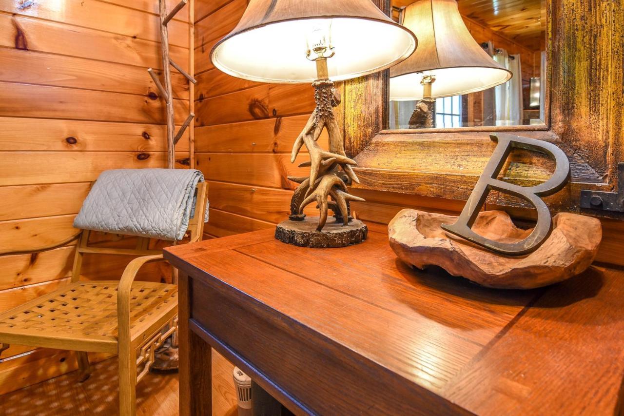 Permanent Vacation-Private Honeymoon Cabin With Hot Tub سيفيرفيل المظهر الخارجي الصورة