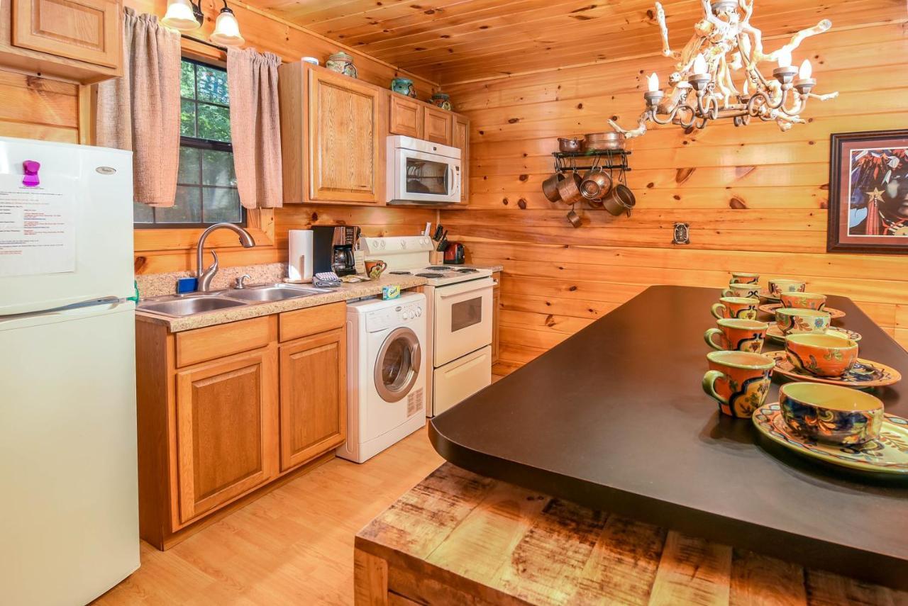 Permanent Vacation-Private Honeymoon Cabin With Hot Tub سيفيرفيل المظهر الخارجي الصورة