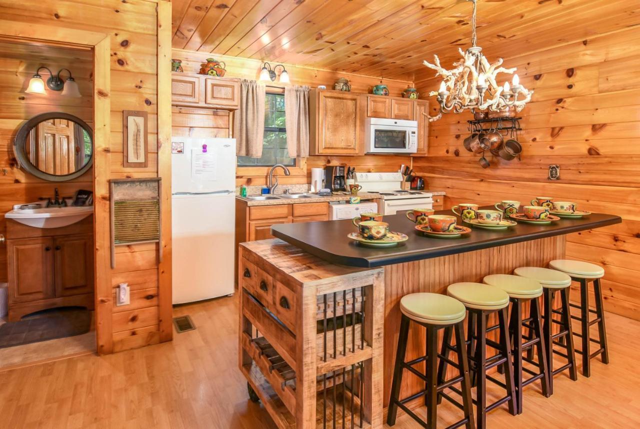 Permanent Vacation-Private Honeymoon Cabin With Hot Tub سيفيرفيل المظهر الخارجي الصورة